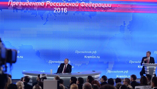 Президент РФ Владимир Путин на двенадцатой большой ежегодной пресс-конференции в Центре международной торговли на Красной Пресне Президент РФ Владимир Путин на двенадцатой большой ежегодной пресс-конференции в Центре международной торговли на Красной Пресне