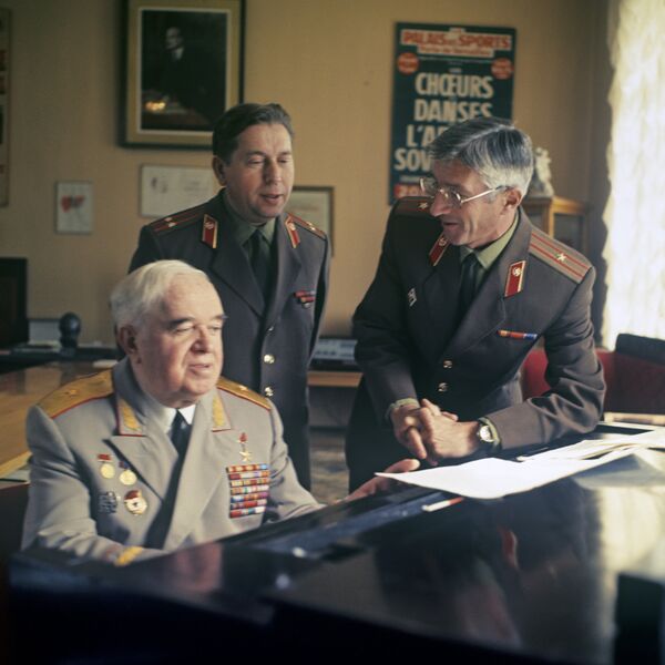 Александровцы - Б. Александров, В. Петров и Е. Титянко Александровцы - Б. Александров, В. Петров и Е. Титянко