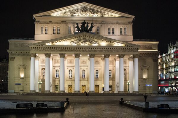 Вид на здание Государственного Академического Большого театра в Москве Вид на здание Государственного Академического Большого театра в Москве