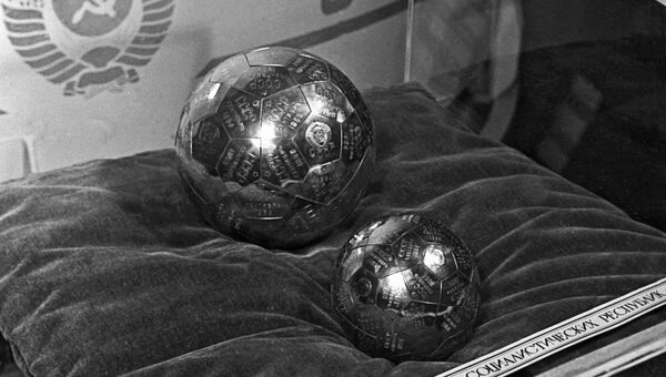Вымпелы, доставленные советской космической ракетой на Луну в 1959 году Вымпелы, доставленные советской космической ракетой на Луну в 1959 году
