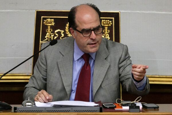 Спикер парламента Венесуэлы Хулио Борхес во время заседания Национальной Ассамблеи в Каракасе. 9 января 2017 года Спикер парламента Венесуэлы Хулио Борхес во время заседания Национальной Ассамблеи в Каракасе. 9 января 2017 года