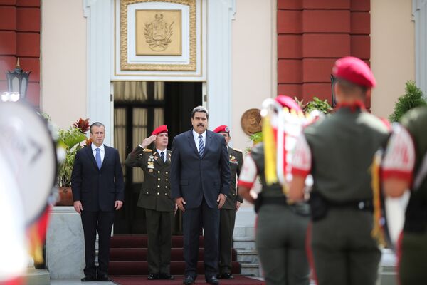 Президент Венесуэлы Николас Мадуро у Двореца Мирафлорес в Каракасе. 9 января 2017 года Президент Венесуэлы Николас Мадуро у Двореца Мирафлорес в Каракасе. 9 января 2017 года
