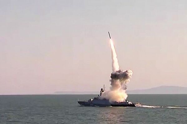 Пуск из комплекса Калибр кораблем Каспийской флотилии в рамках учения Кавказ — 2016 Пуск из комплекса Калибр кораблем Каспийской флотилии в рамках учения Кавказ — 2016