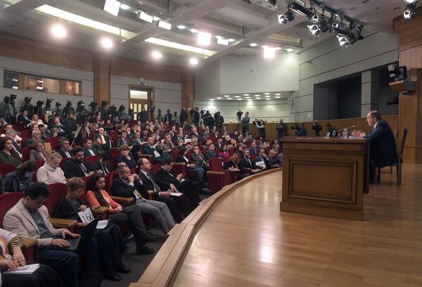 Министр иностранных дел РФ Сергей Лавров на пресс-конференции по итогам деятельности российской дипломатии в 2016 году. 17 января 2017 Министр иностранных дел РФ Сергей Лавров на пресс-конференции по итогам деятельности российской дипломатии в 2016 году. 17 января 2017