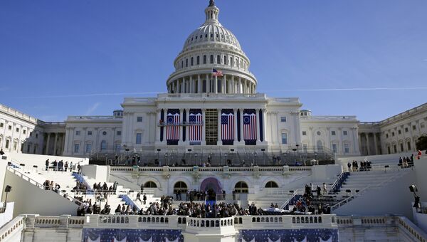 Здание Конгресса США на Капитолийском холме в Вашингтоне во время подготовки к инаугурации Дональда Трампа. 15 января 2017 Здание Конгресса США на Капитолийском холме в Вашингтоне во время подготовки к инаугурации Дональда Трампа. 15 января 2017