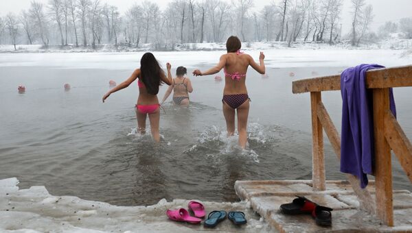 Празднование Крещения в городах России. Архивное фото Празднование Крещения в городах России. Архивное фото