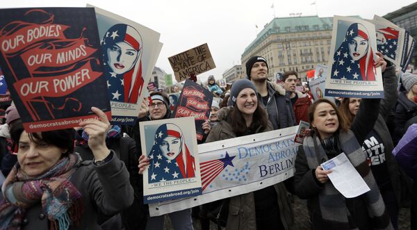 Женские протесты против Трампа в Берлине Женские протесты против Трампа в Берлине