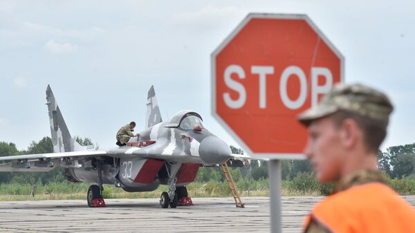 МиГ-29 ВВС Украины на аэродроме под Киевом МиГ-29 ВВС Украины на аэродроме под Киевом
