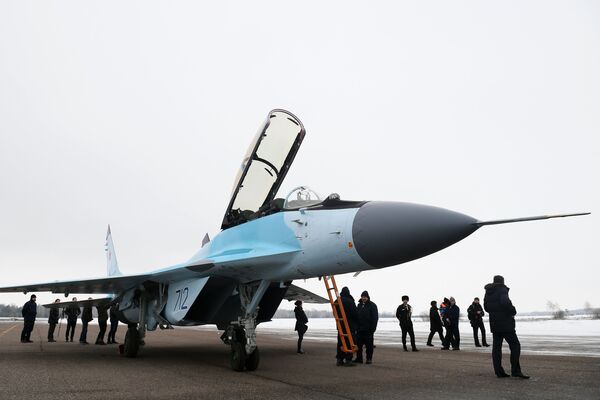 Авиационный комплекс МиГ-35 на презентации на территории Производственного комплекса № 1 АО РСК “МиГ” в Луховицах Московской области Авиационный комплекс МиГ-35 на презентации на территории Производственного комплекса № 1 АО РСК “МиГ” в Луховицах Московской области