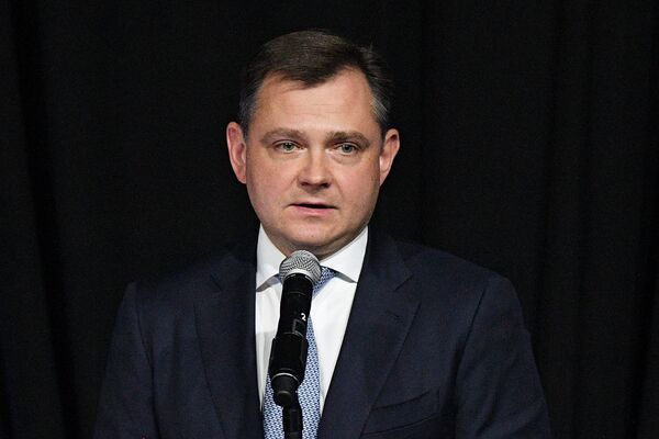 Президент ПАО ОАК Юрий Слюсарь выступает на презентации авиационного комплекса МиГ-35 в Московской области Президент ПАО ОАК Юрий Слюсарь выступает на презентации авиационного комплекса МиГ-35 в Московской области