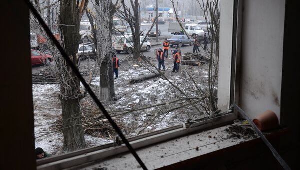 Последствия ночного обстрела в Калининском районе Донецка Последствия ночного обстрела в Калининском районе Донецка