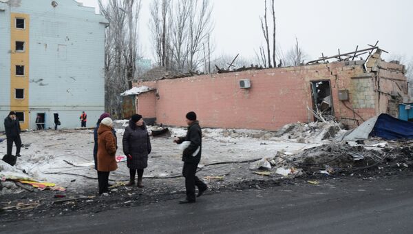 Последствия ночного обстрела в Калининском районе Донецка Последствия ночного обстрела в Калининском районе Донецка