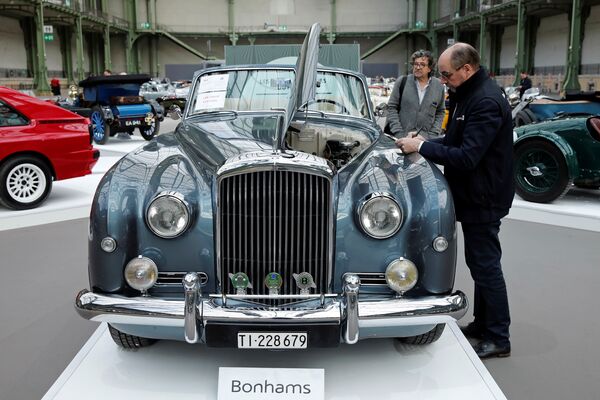 Bentley S1 Continental Drophead Coupe на выставке старинных автомобилей аукционного дома Bonhams Bentley S1 Continental Drophead Coupe на выставке старинных автомобилей аукционного дома Bonhams