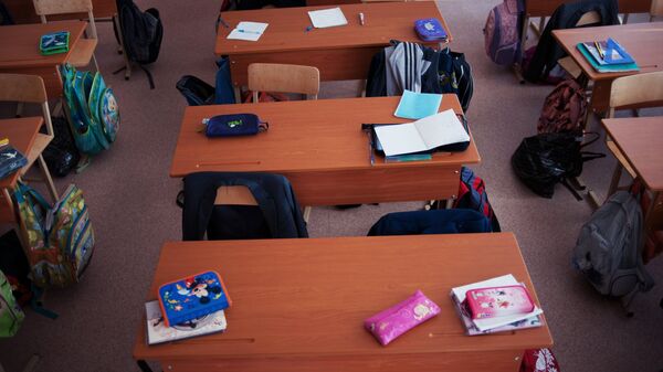 В Архангельске на школьников во время урока упал кусок штукатурки