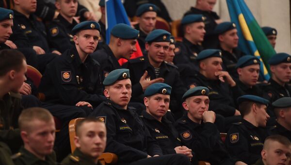 Зрители на выступлении нового состава ансамбля песни и пляски Российской армии имени А. В. Александрова в Центральном академическом театре Российской армии в Москве Зрители на выступлении нового состава ансамбля песни и пляски Российской армии имени А. В. Александрова в Центральном академическом театре Российской армии в Москве