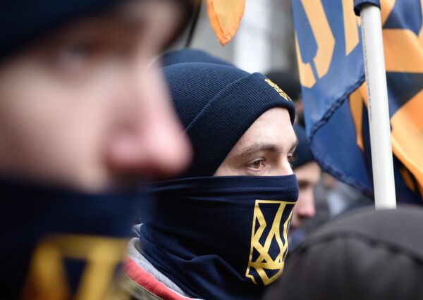 Представители националистических организаций во время митинга в центре Киева Представители националистических организаций во время митинга в центре Киева