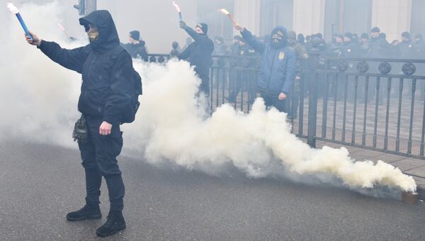 Представители националистических организаций во время митинга в центре Киева. Архивное фото Представители националистических организаций во время митинга в центре Киева. Архивное фото