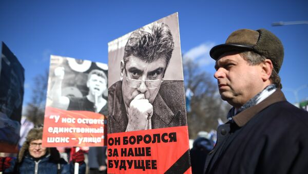 Участники марша памяти Бориса Немцова, приуроченного ко второй годовщине убийства политика Участники марша памяти Бориса Немцова, приуроченного ко второй годовщине убийства политика