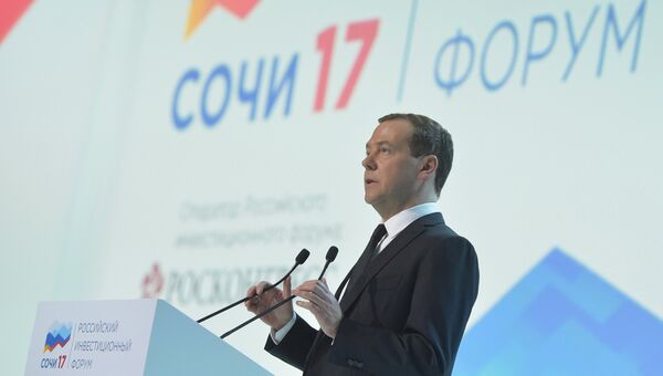 Председатель правительства РФ Дмитрий Медведев выступает на пленарном заседании Инвестиции в регионы России: приоритеты региональной политики на Российском инвестиционном форуме в Сочи Председатель правительства РФ Дмитрий Медведев выступает на пленарном заседании Инвестиции в регионы России: приоритеты региональной политики на Российском инвестиционном форуме в Сочи