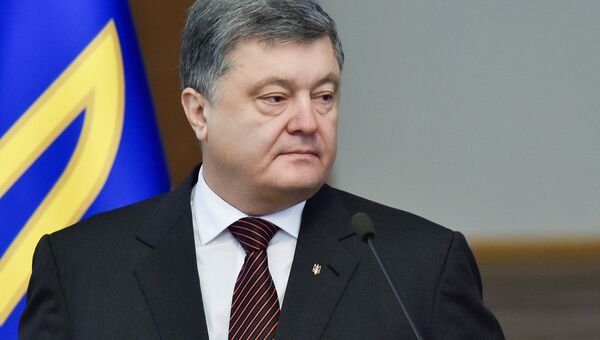 Президент Украины Петр Порошенко на оперативных сборах руководящего штаба Вооруженных сил Украины в Киеве. Архивное Фото. Президент Украины Петр Порошенко на оперативных сборах руководящего штаба Вооруженных сил Украины в Киеве. Архивное Фото.
