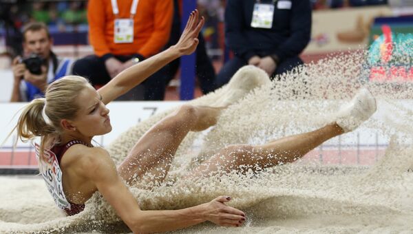 Российская прыгунья в длину Дарья Клишина в финале чемпионата Европы в помещении в Белграде, Сербия. 5 марта 2017 Российская прыгунья в длину Дарья Клишина в финале чемпионата Европы в помещении в Белграде, Сербия. 5 марта 2017