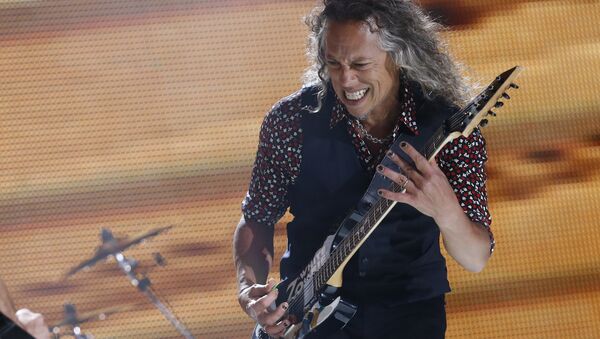 Гитарист группы Metallica Кирк Хэммет на концерте в Мехико Гитарист группы Metallica Кирк Хэммет на концерте в Мехико