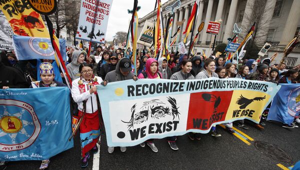 Индейцы протестуют против строительства нефтепровода Dakota Access Pipeline. Архивное фото Индейцы протестуют против строительства нефтепровода Dakota Access Pipeline. Архивное фото