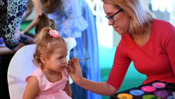 Юная участница благотворительного Семейного Бала #ВЕСНА на ВДНХ Юная участница благотворительного Семейного Бала #ВЕСНА на ВДНХ