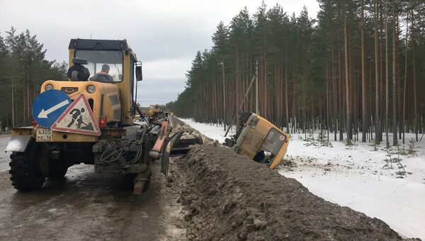 На месте ДТП со школьным автобусом в Лодейнопольском районе Ленинградской области. Архивное фото На месте ДТП со школьным автобусом в Лодейнопольском районе Ленинградской области. Архивное фото