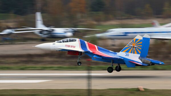 Самолет Су-30СМ авиационной группы Русские Витязи. Архивное фото Самолет Су-30СМ авиационной группы Русские Витязи. Архивное фото