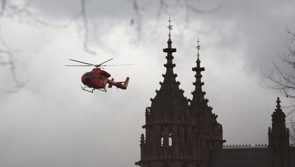 Воздушная скорая помощь Лондона возле здания Парламента. 22 марта 2017 Воздушная скорая помощь Лондона возле здания Парламента. 22 марта 2017