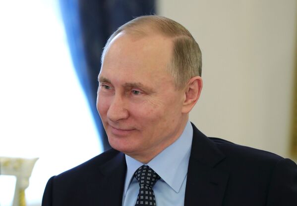 Президент РФ Владимир Путин во время встрече с лидером политической партии Франции Национальный фронт, кандидатом в президенты Франции Марин Ле Пен Президент РФ Владимир Путин во время встрече с лидером политической партии Франции Национальный фронт, кандидатом в президенты Франции Марин Ле Пен