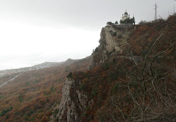 Церковь Воскресения Христова на Красной скале над поселком Форос в Крыму Церковь Воскресения Христова на Красной скале над поселком Форос в Крыму