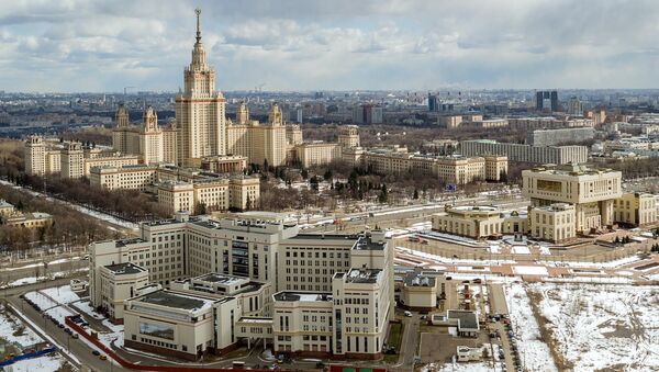 Комплекс зданий МГУ в Москве. Архивное фото Комплекс зданий МГУ в Москве. Архивное фото