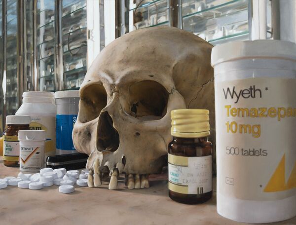 Работа Дэмиена Херста Skull with pills Работа Дэмиена Херста Skull with pills