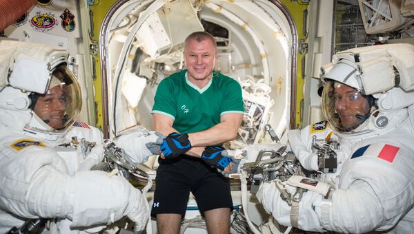 Астронавт NASA Шейн Кимбро, космонавт Роскосмоса Олег Новицкий и астронавт ЕSА Тома Песке Астронавт NASA Шейн Кимбро, космонавт Роскосмоса Олег Новицкий и астронавт ЕSА Тома Песке