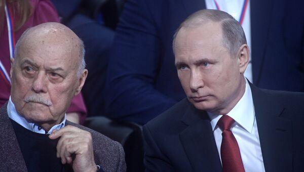 Президент РФ Владимир Путин принимает участие в работе IV Медиафорума региональных и местных средств массовой информации Правда и справедливость. 3 апреля 2017 Президент РФ Владимир Путин принимает участие в работе IV Медиафорума региональных и местных средств массовой информации Правда и справедливость. 3 апреля 2017