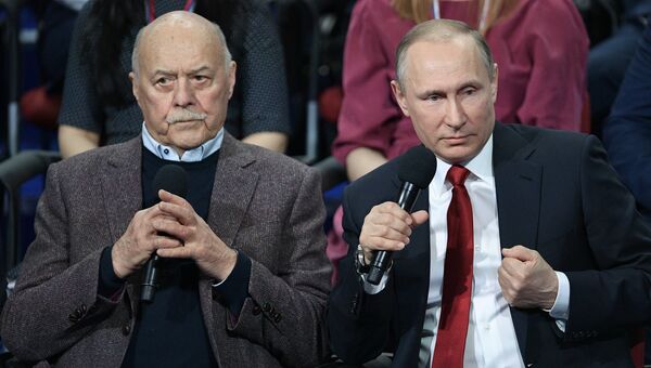 Президент РФ Владимир Путин принимает участие в работе IV Медиафорума региональных и местных средств массовой информации Правда и справедливость. 3 апреля 2017 Президент РФ Владимир Путин принимает участие в работе IV Медиафорума региональных и местных средств массовой информации Правда и справедливость. 3 апреля 2017