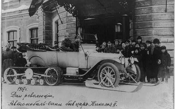 Автомобиль-сани бывшего царя Николая II Автомобиль-сани бывшего царя Николая II