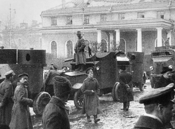 Октябрьские дни в Петрограде Октябрьские дни в Петрограде