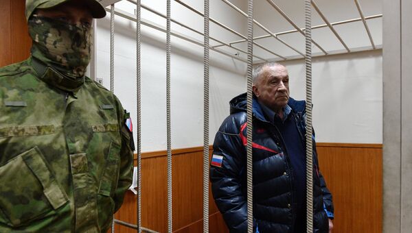 Бывший глава Удмуртии Александр Соловьев в Басманном суде. 4 апреля 2017 Бывший глава Удмуртии Александр Соловьев в Басманном суде. 4 апреля 2017