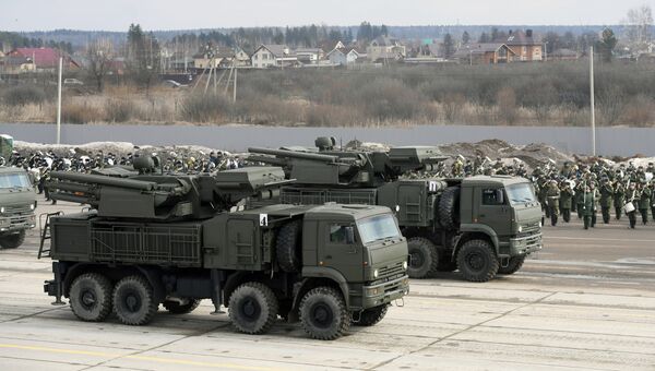 Самоходные ЗРПК наземного базирования Панцирь-С на шасси Камаз-6560 механизированной колонны Московского гарнизона во время тренировки к военному параду на Красной площади 9 мая 2017 года Самоходные ЗРПК наземного базирования Панцирь-С на шасси Камаз-6560 механизированной колонны Московского гарнизона во время тренировки к военному параду на Красной площади 9 мая 2017 года
