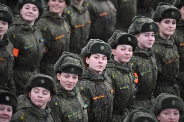 Совместная тренировка пеших парадных расчетов войск Московского гарнизона и механизированной колонны к участию в военном параде на Красной площади 9 мая 2017 года Совместная тренировка пеших парадных расчетов войск Московского гарнизона и механизированной колонны к участию в военном параде на Красной площади 9 мая 2017 года