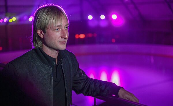 Двукратный олимпийский чемпион по фигурному катанию Евгений Плющенко на открытии академии фигурного катания Ангелы Плющенко в Москве Двукратный олимпийский чемпион по фигурному катанию Евгений Плющенко на открытии академии фигурного катания Ангелы Плющенко в Москве