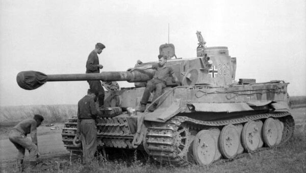 Немецкий танк Тигр. 1943 год Немецкий танк Тигр. 1943 год