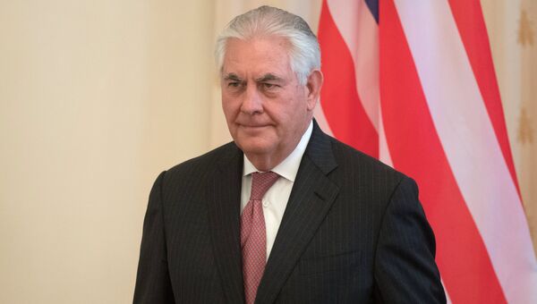 Государственный секретарь США Рекс Тиллерсон во время переговоров в Москве с министром иностранных дер РФ Сергеем Лавровым. 12 апреля 2017 Государственный секретарь США Рекс Тиллерсон во время переговоров в Москве с министром иностранных дер РФ Сергеем Лавровым. 12 апреля 2017