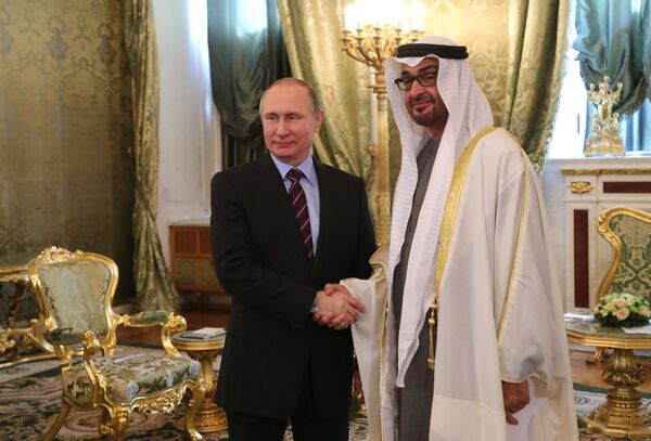 Президент РФ Владимир Путин и наследный принц Абу-Даби Мухаммед Аль Нахайян во время встречи. 20 апреля 2017 Президент РФ Владимир Путин и наследный принц Абу-Даби Мухаммед Аль Нахайян во время встречи. 20 апреля 2017