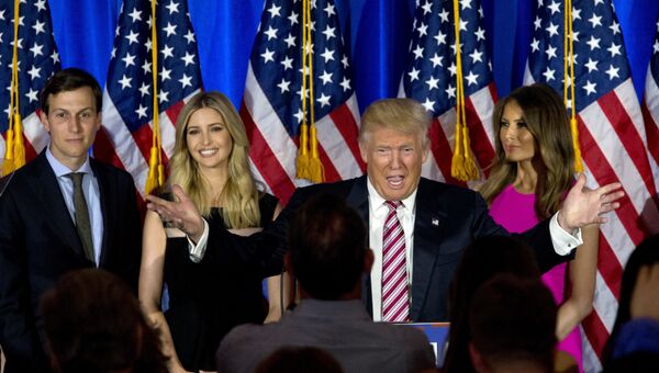 Дональд Трамп с супругой Меланией, дочерью Иванкой и зятем Джаредом Кушнером Дональд Трамп с супругой Меланией, дочерью Иванкой и зятем Джаредом Кушнером