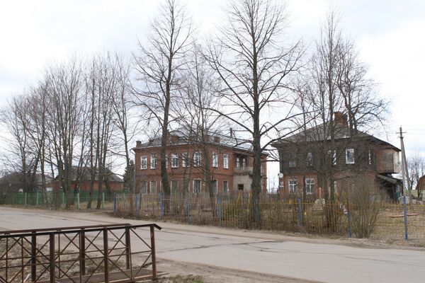 Курба - большое и когда-то богатое село. В нем и сейчас есть главное для жизни - школа, амбулатория, библиотека. Курба - большое и когда-то богатое село. В нем и сейчас есть главное для жизни - школа, амбулатория, библиотека.