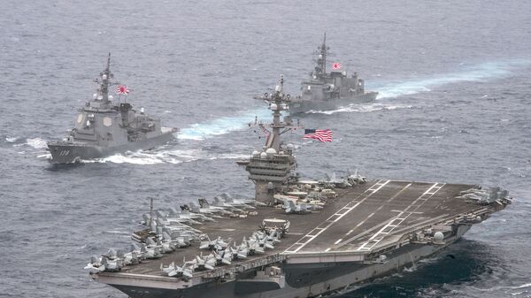 Авианосец ВМС США Карл Винсон в сопровождении эсминцев морских сил самообороны Японии. 26 апреля 2017 Авианосец ВМС США Карл Винсон в сопровождении эсминцев морских сил самообороны Японии. 26 апреля 2017